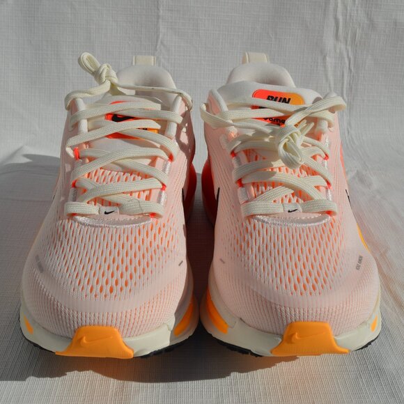 Nike Women's Vomero 18 Size W 7 and M 5.5 (New) - Picture 2 of 13